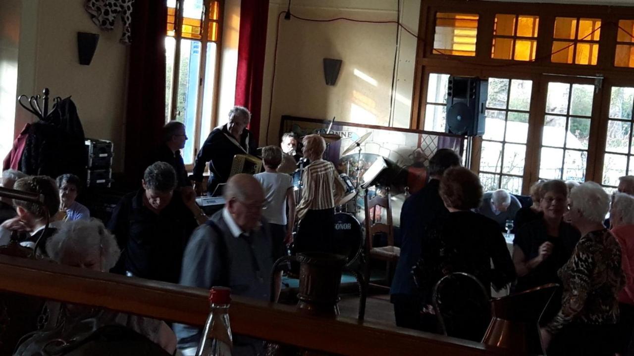 Aux Trois Rois 호텔 Pont-Sur-Yonne 외부 사진