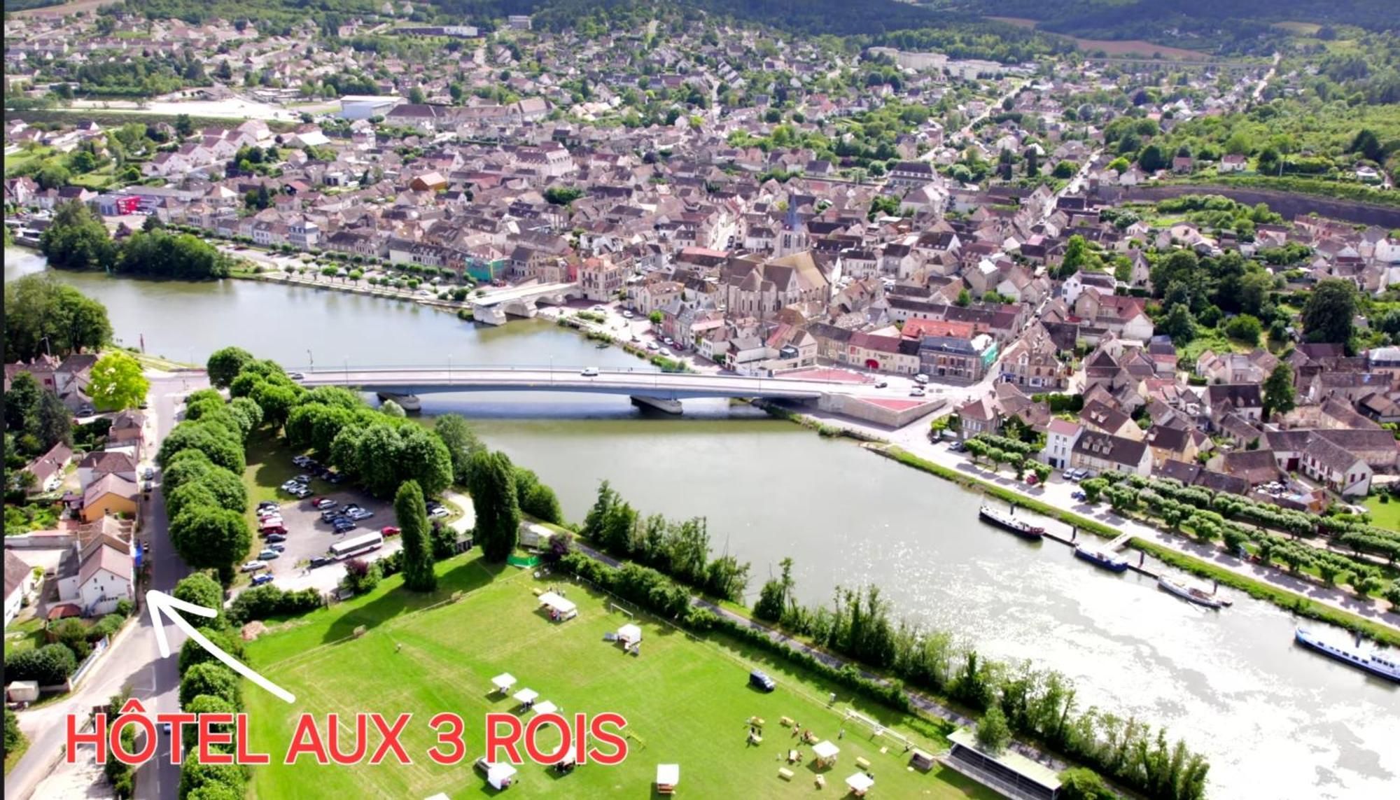 Aux Trois Rois 호텔 Pont-Sur-Yonne 외부 사진